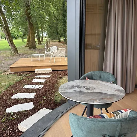 Lodge Oomi